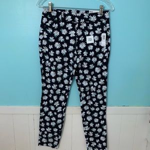 Old Navy daisy print pants
